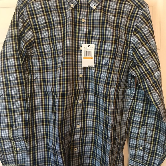 Lot of 3 NEW Nautica plaid button down shirts. - Picture 4 of 7